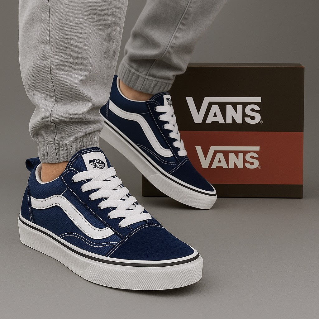 VansOldSkoolNavy_WhiteLow-TopSneakers2