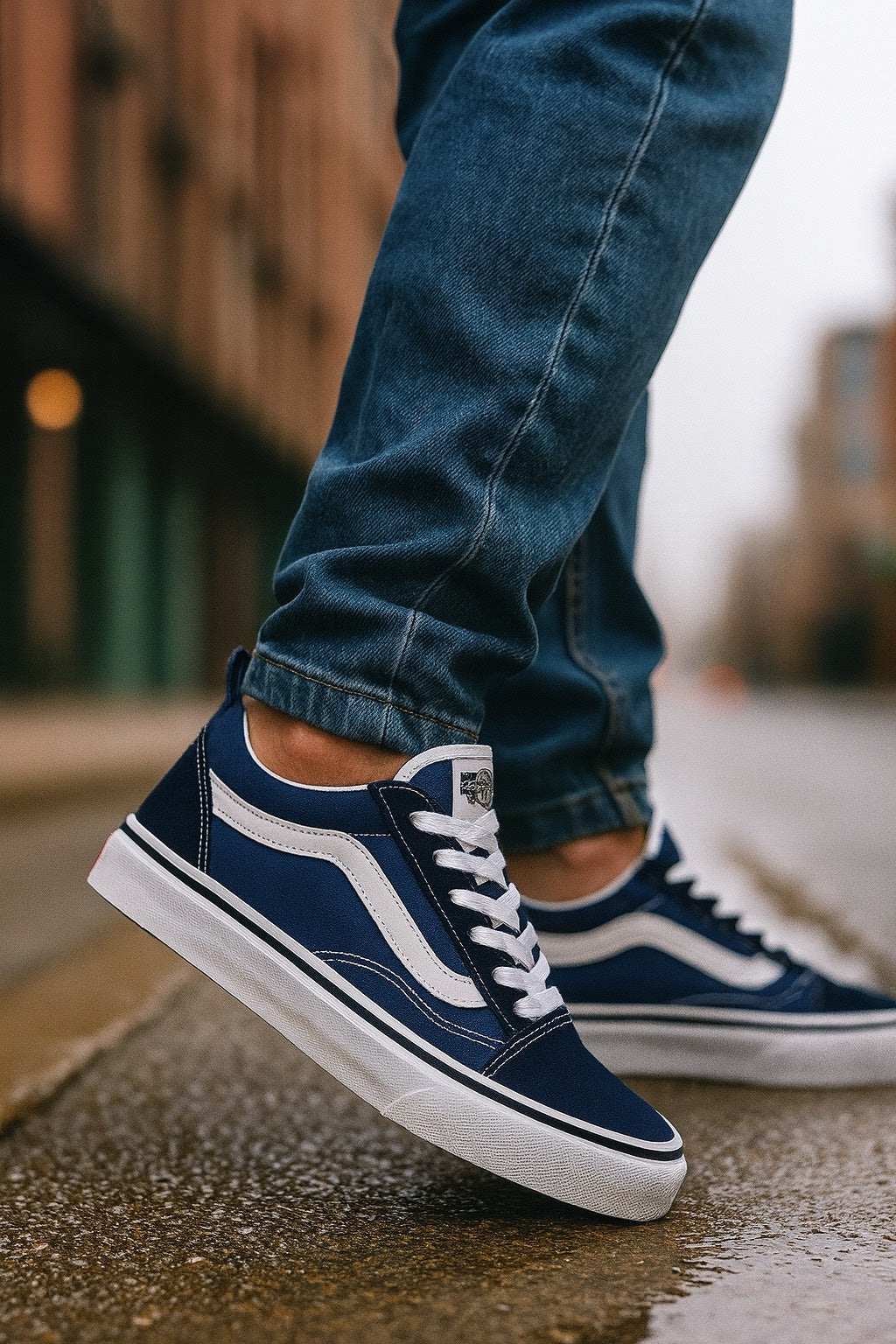 VansOldSkoolNavy_WhiteLow-TopSneakers5